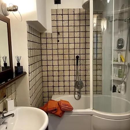 Adalbert House On 2 Levels Apartment *